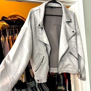 95% Polyester, 5 % Spandex. Loose fit, can pair with anything.